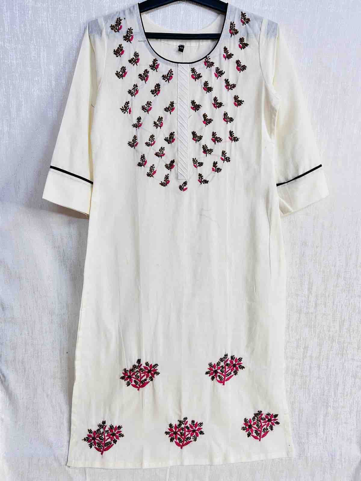 Aangan Boota Straight Kurta